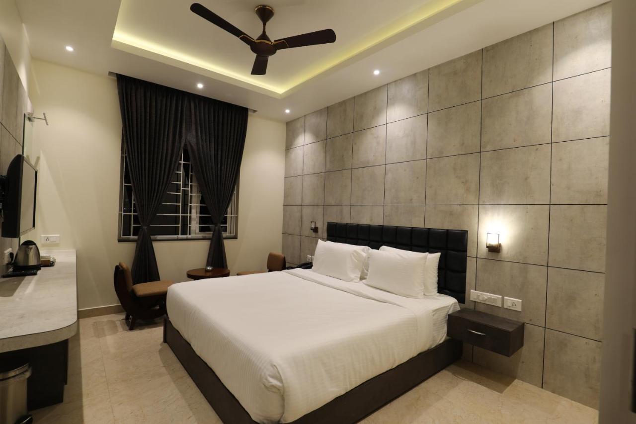 Hotel Mayuraa Residency